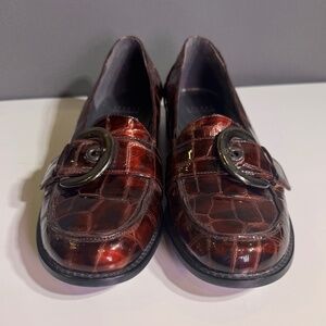 Stuart Weitzman Red Croc-Embossed Leather Loafers – Size 9.5